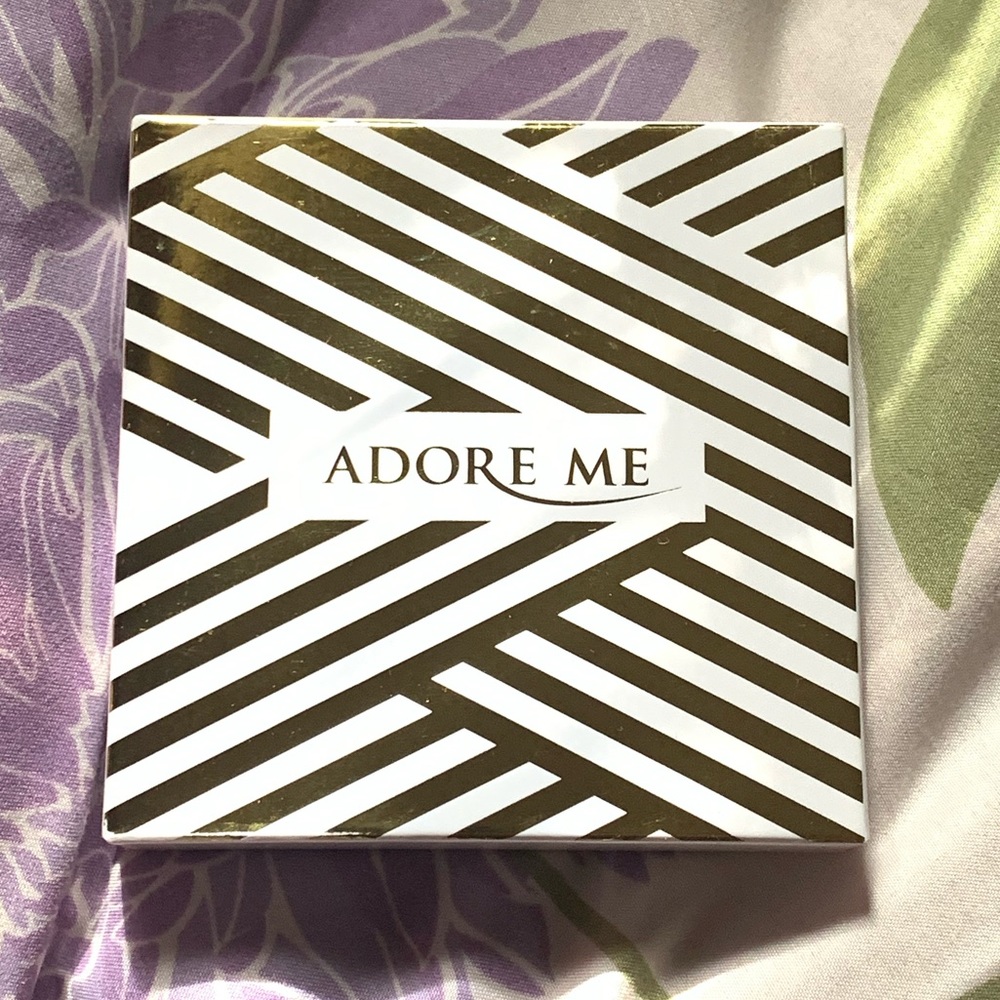 NEW ADORE ME Glow, Girl Highlighter Palette
